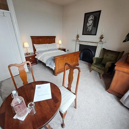 Westways House Hotel Коб Екстериор снимка