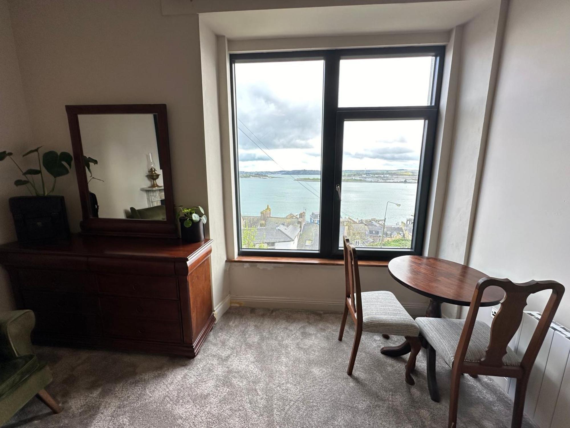 Westways House Hotel Коб Екстериор снимка