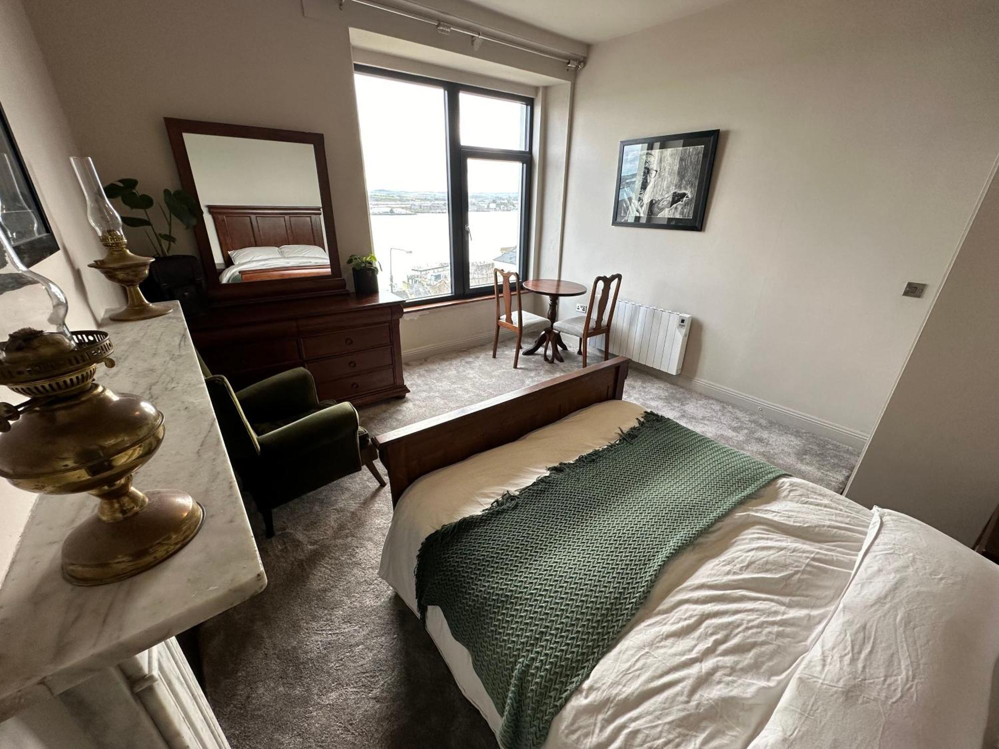 Westways House Hotel Коб Екстериор снимка