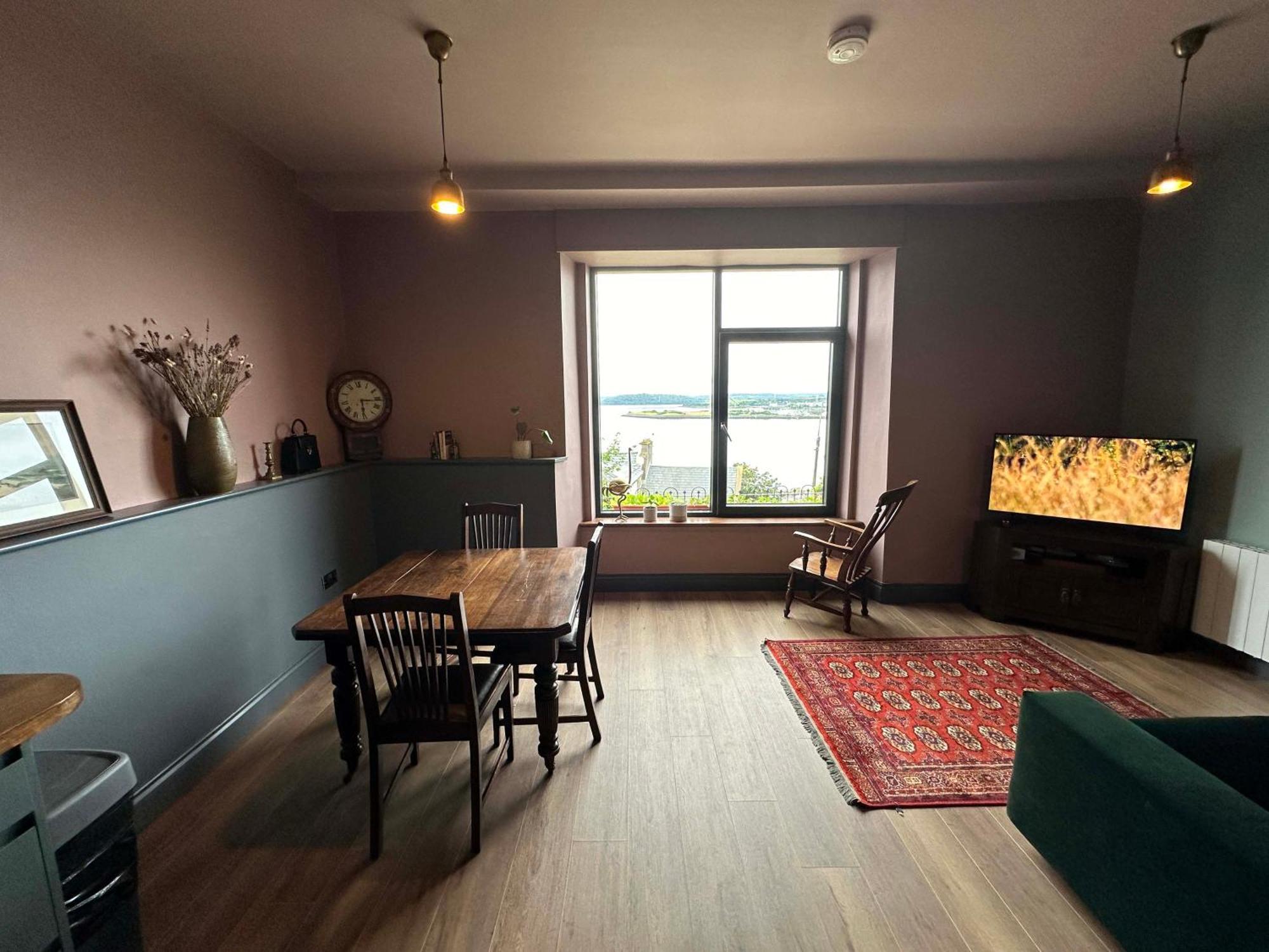 Westways House Hotel Коб Екстериор снимка