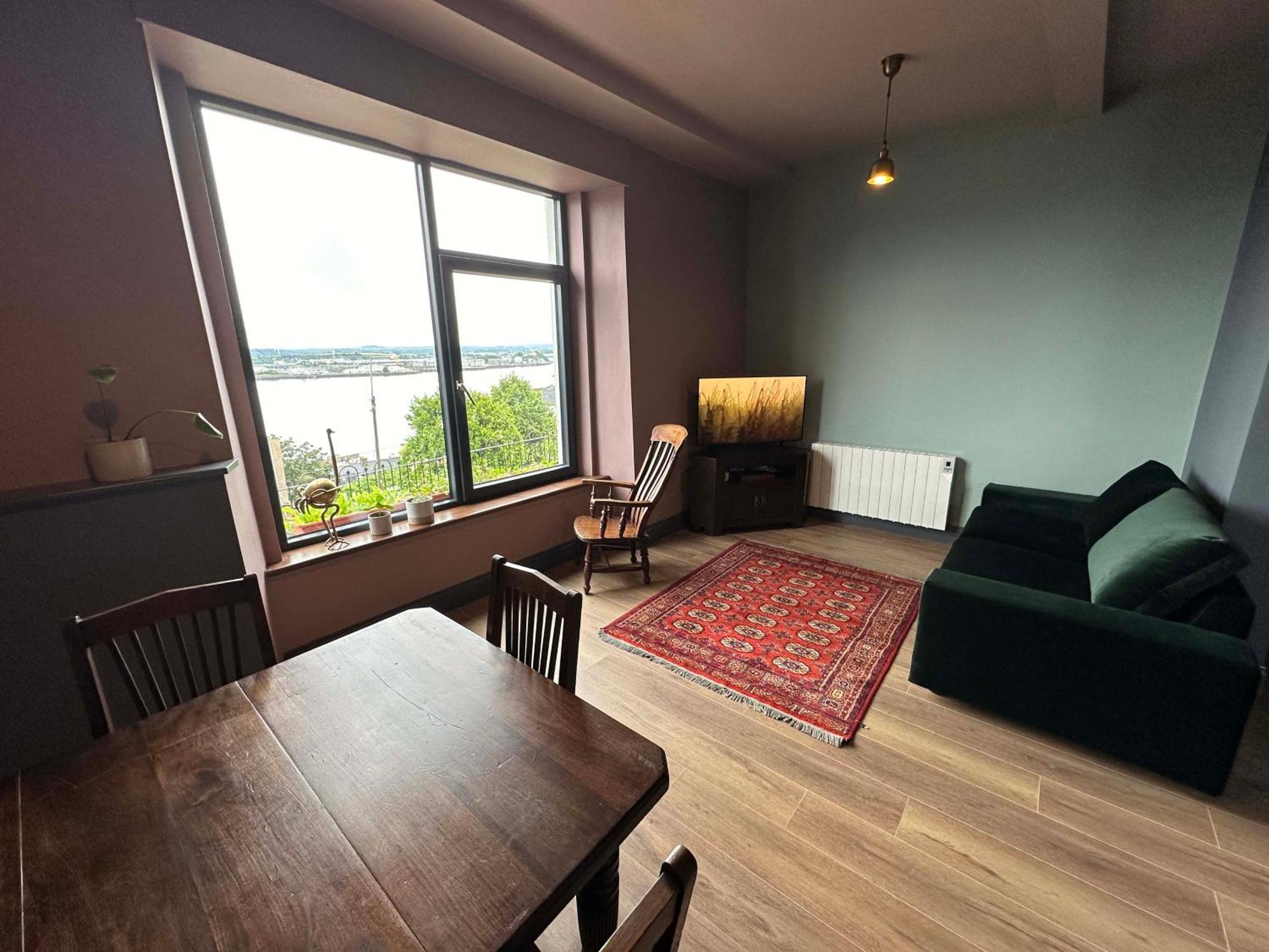 Westways House Hotel Коб Екстериор снимка