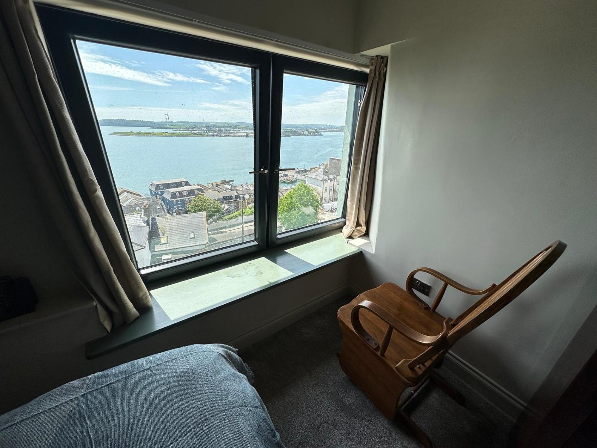 Westways House Hotel Коб Екстериор снимка