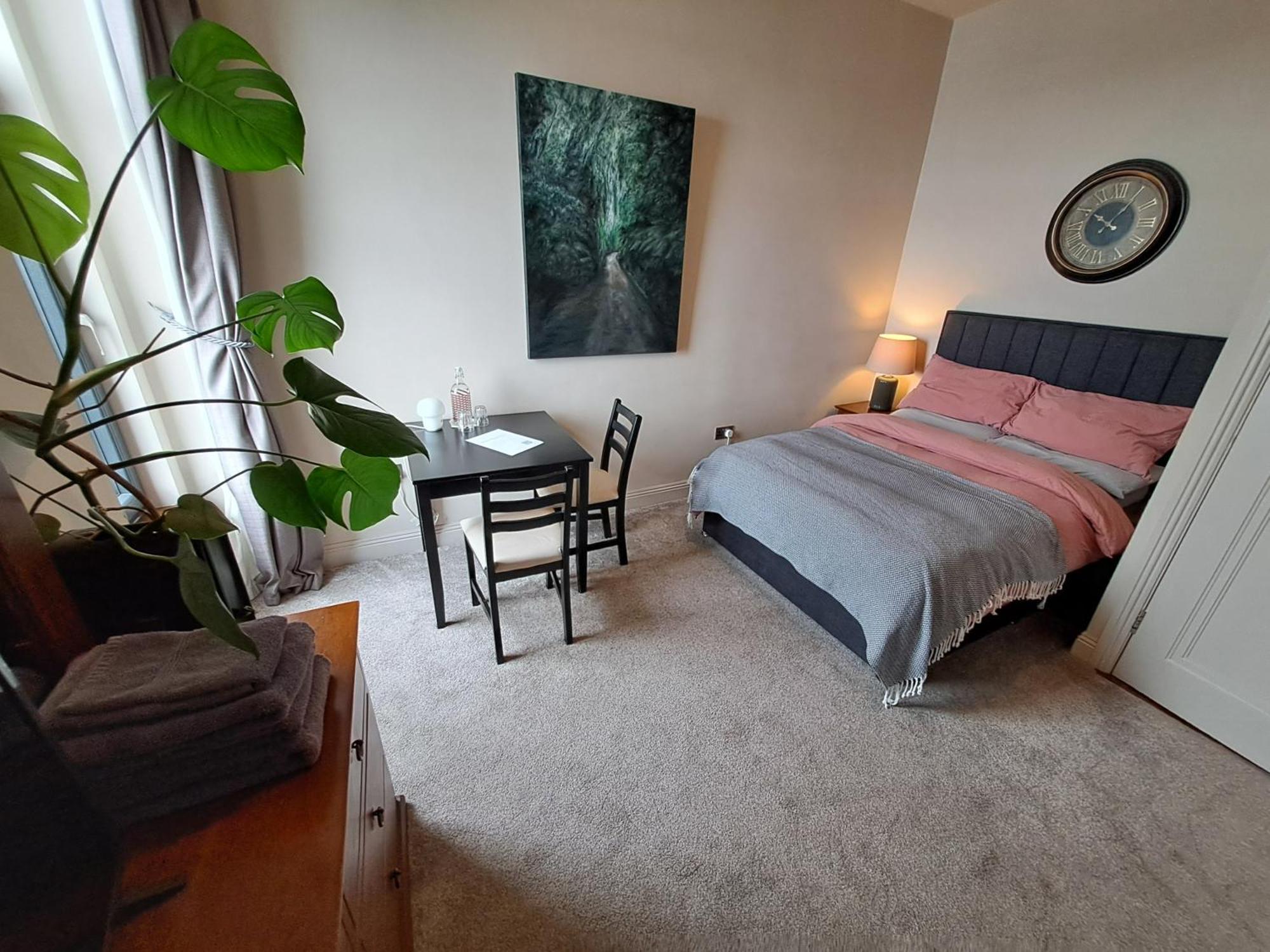 Westways House Hotel Коб Екстериор снимка
